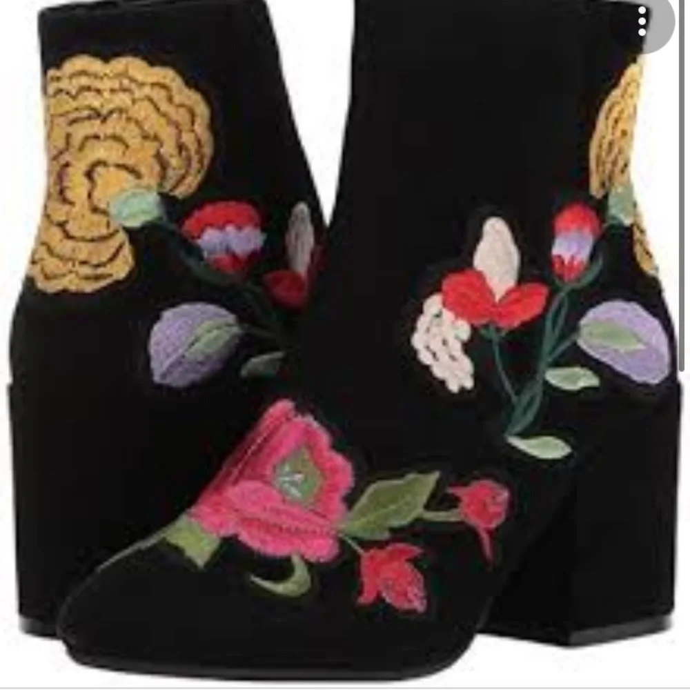 š„Kenneth Cole New York Women's Reeve 4 Block Heel Bootie with Embroidery Ankle - Picture 2 of 13